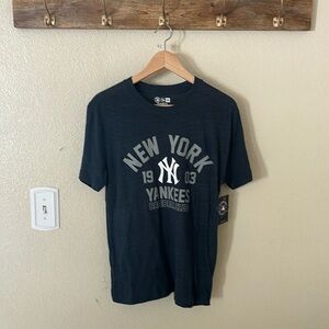 Woman’s yankee shirt size small